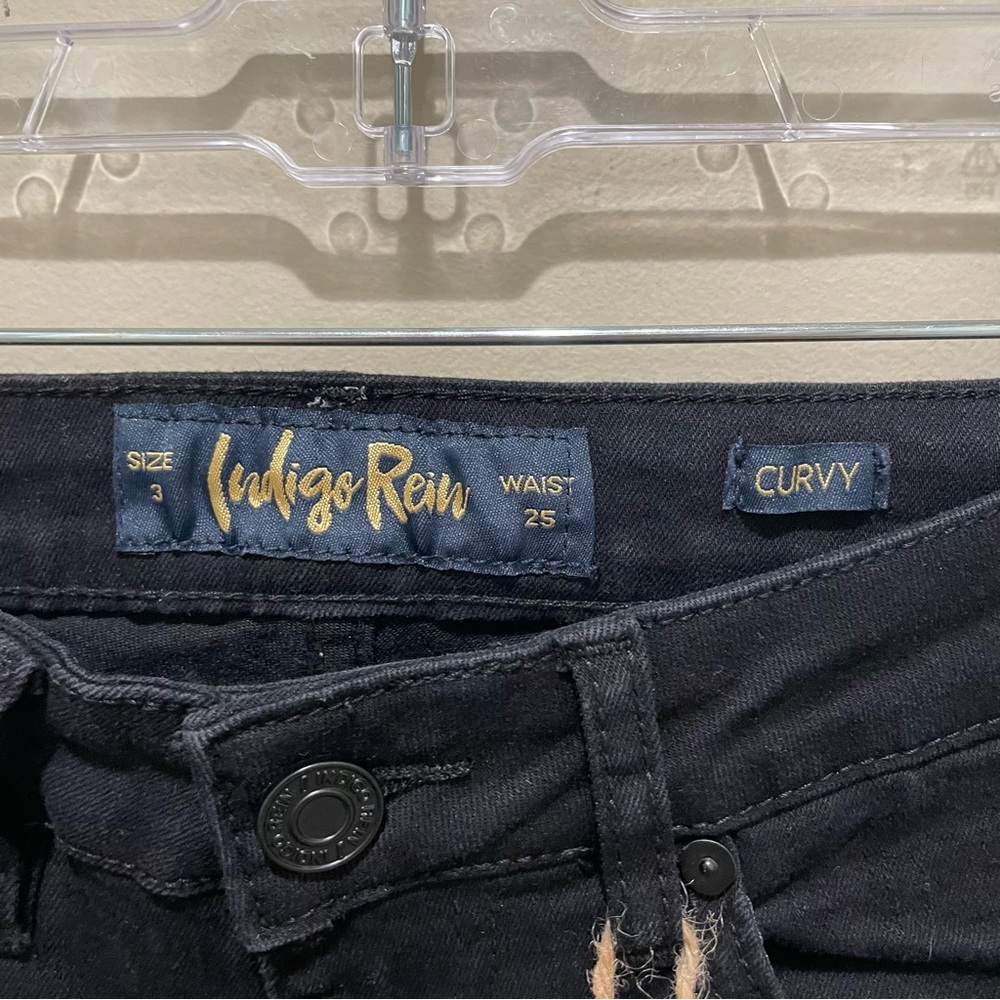Indigo Rein Curvy Fit High Rise Distressed Black Crop Jeans Women’s Size 3 / 25 - Picture 9 of 9